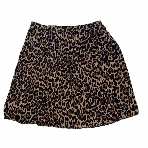 🐆 Leopard Pleated Mini Skirt - Picture 3 of 7